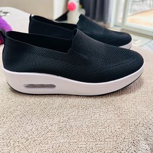 Women’s memory foam sneakers
